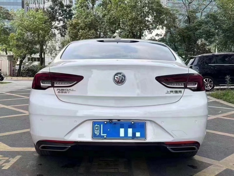 深圳21年别克君威8