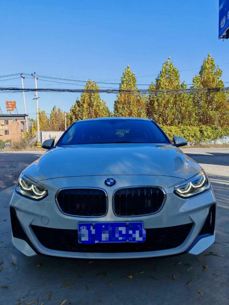 保定23年宝马1系1