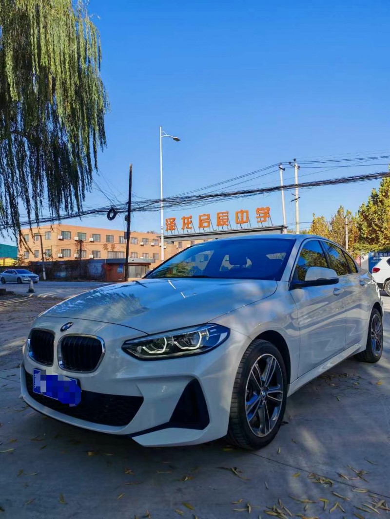 保定23年宝马1系2
