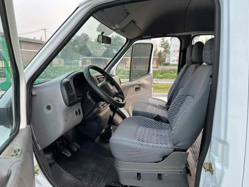 徐州16年福特全顺3