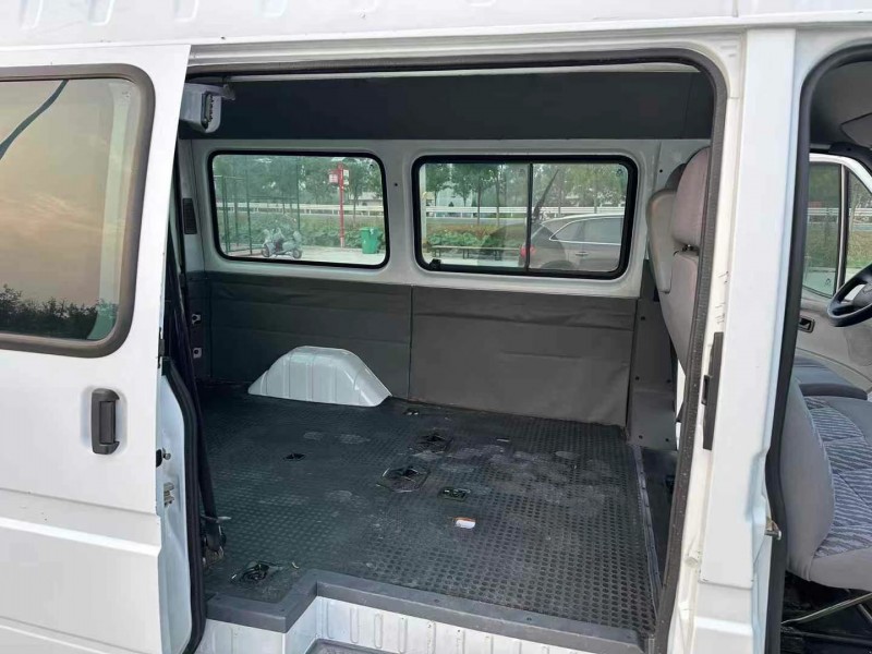 徐州16年福特全顺5