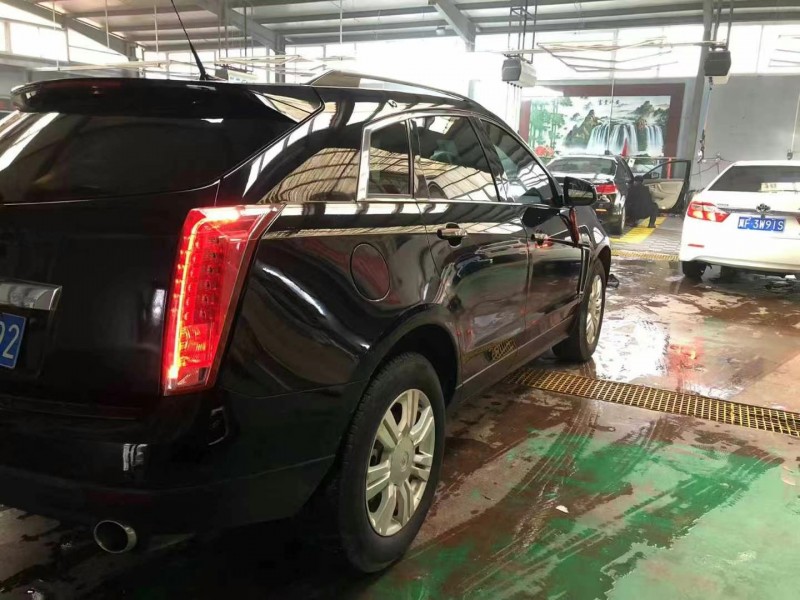 保定14年凯迪拉克SRX4