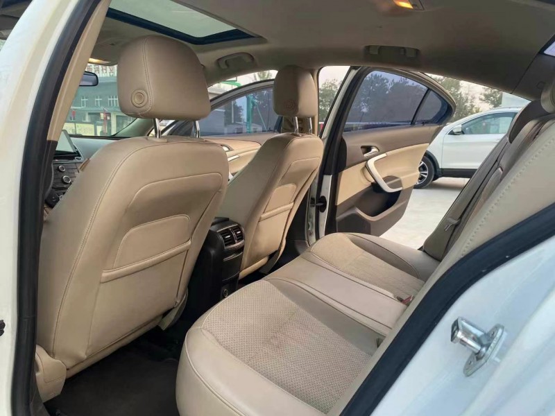 徐州12年别克君威5