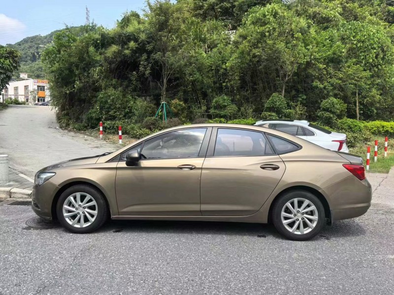 广州16年别克威朗6