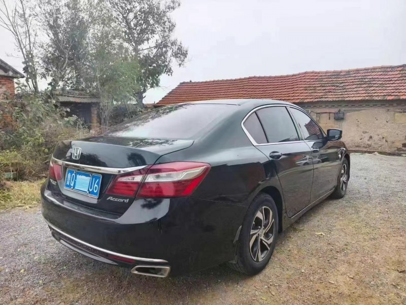 济宁18年本田雅阁4