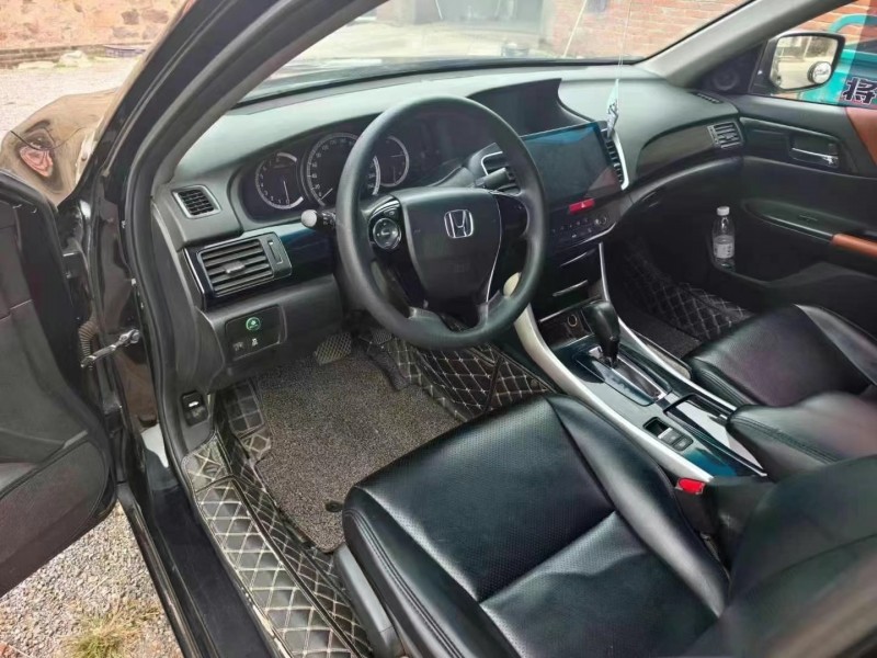 济宁18年本田雅阁5