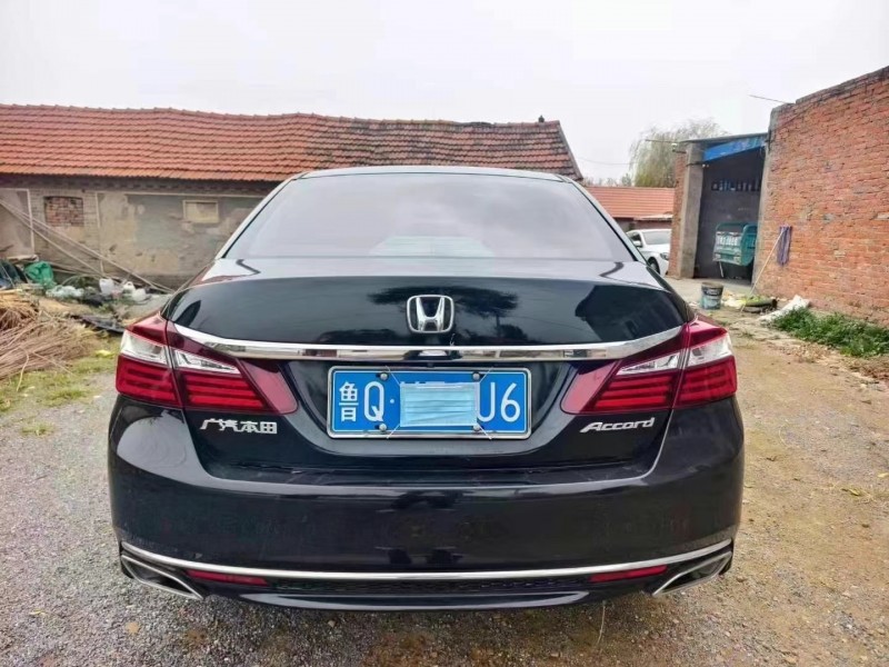 济宁18年本田雅阁9