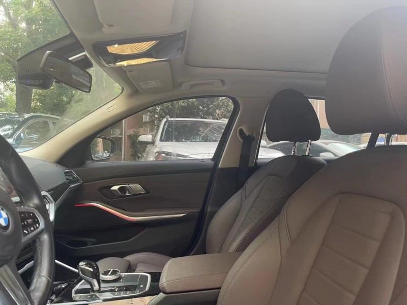 成都21年宝马3系5