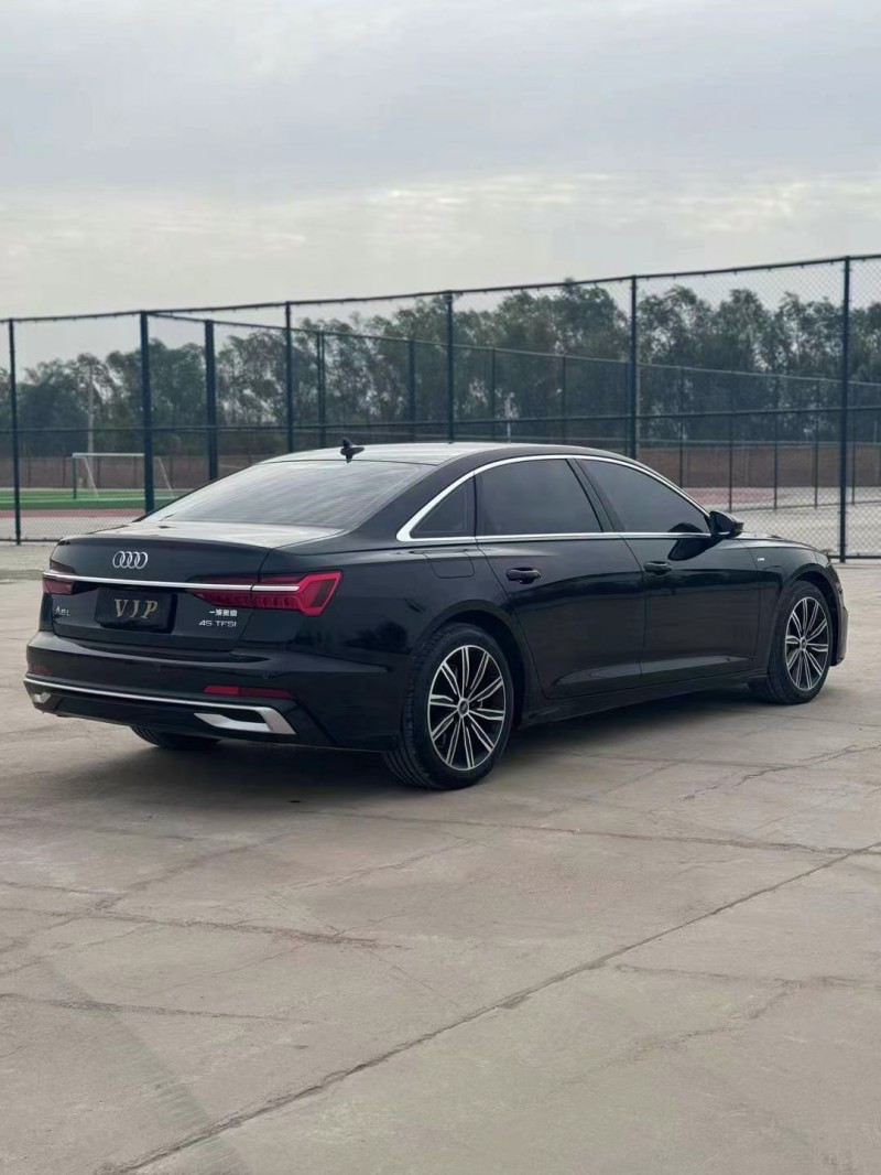 济宁23年奥迪A6L8