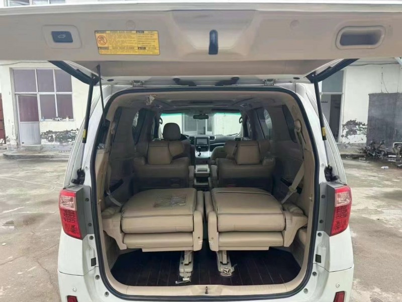 保定13年丰田埃尔法4