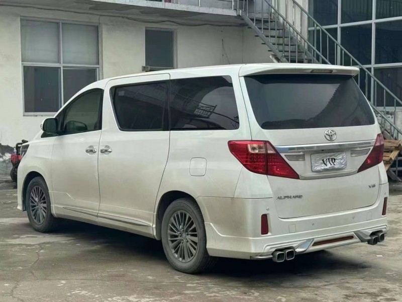 保定13年丰田埃尔法8