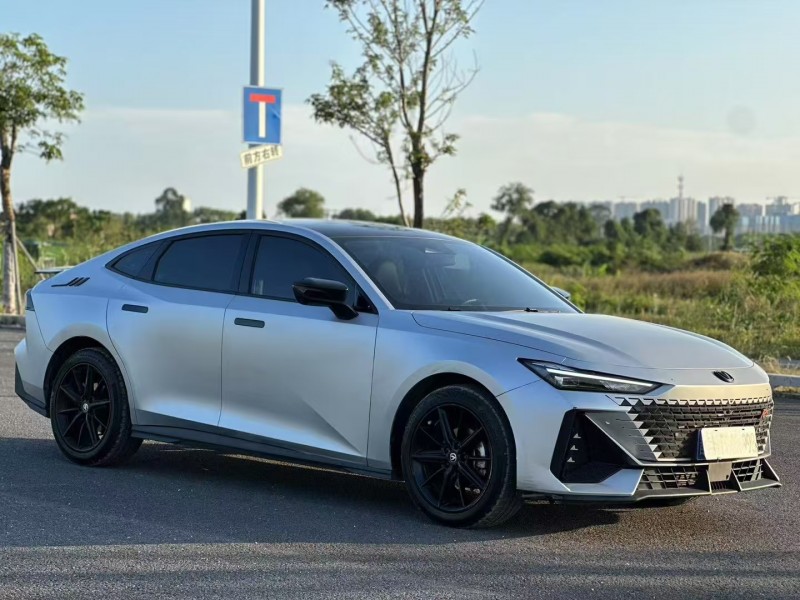 汕頭23年長安汽車UNI-V2