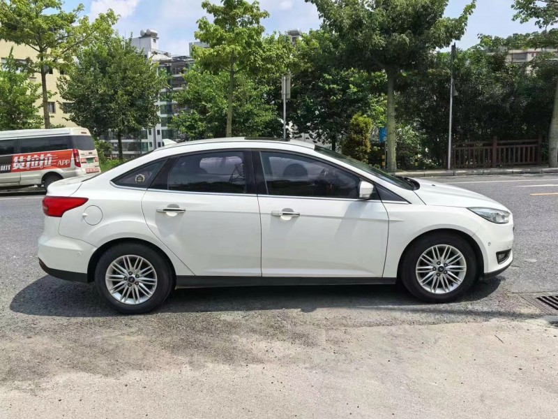 广州17年福特福克斯4