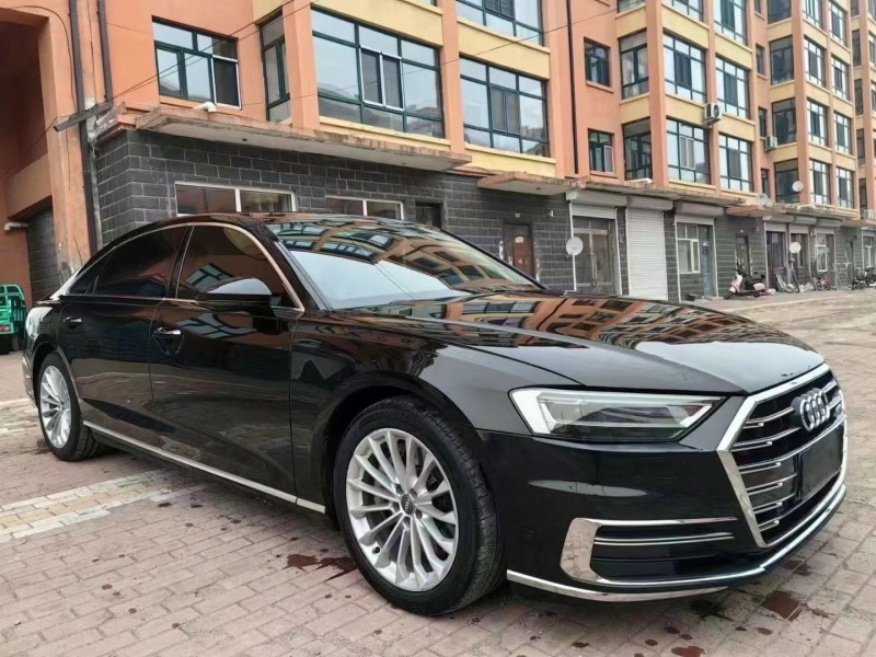 济宁18年奥迪A8L3