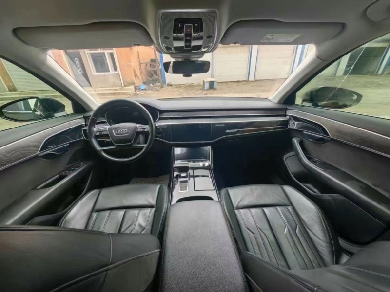 济宁18年奥迪A8L6