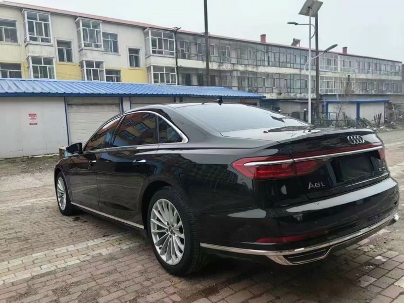 济宁18年奥迪A8L7