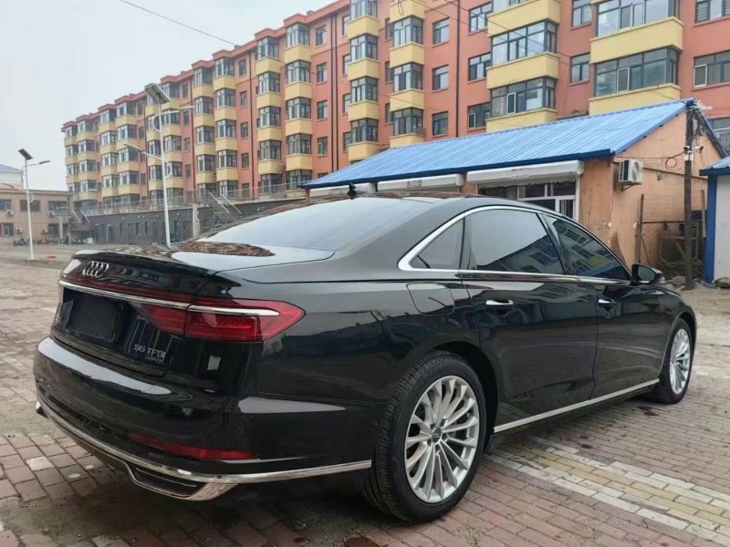 济宁18年奥迪A8L8