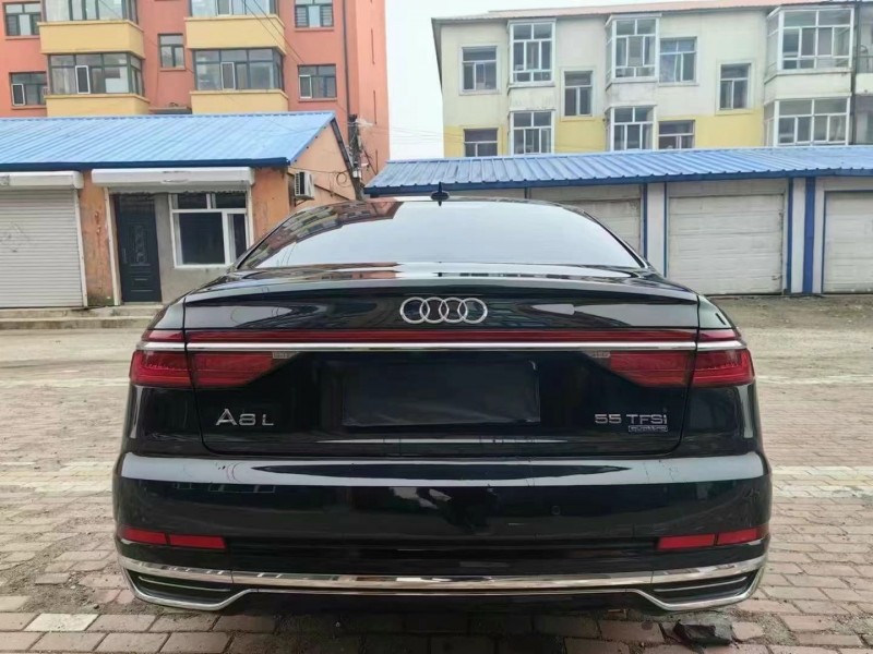 济宁18年奥迪A8L9