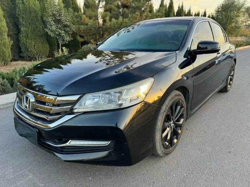 济宁16年本田雅阁3