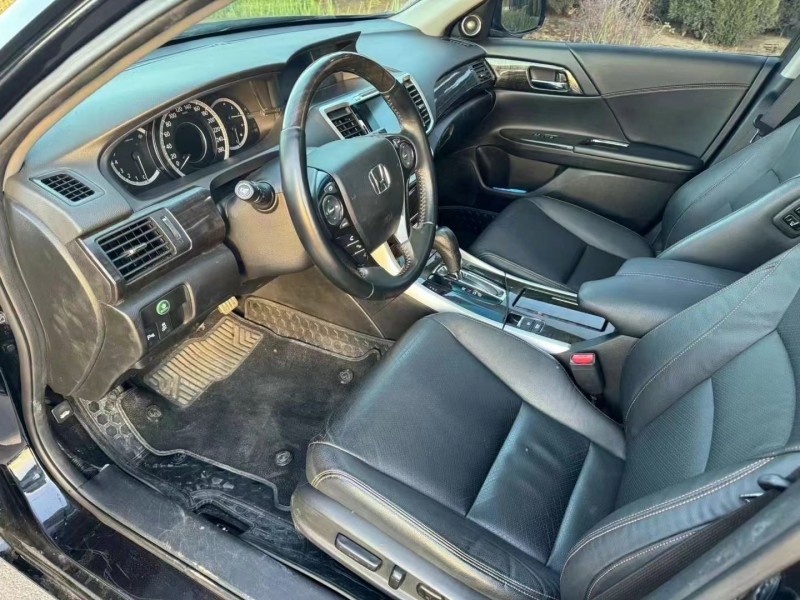 济宁16年本田雅阁7