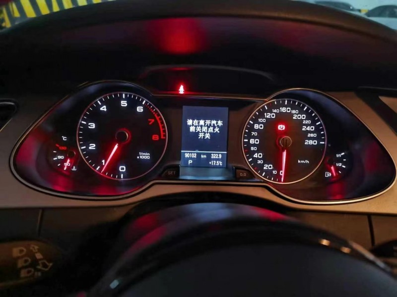 济宁16年奥迪A4L6