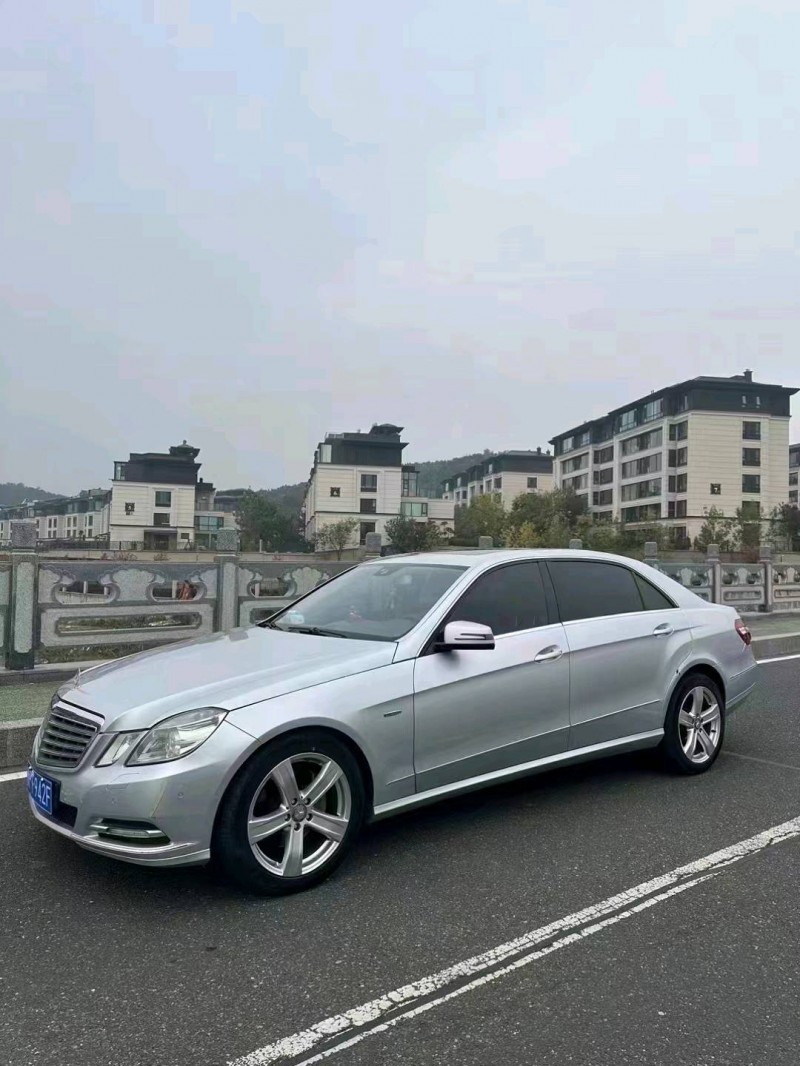 青岛11年奔驰E3