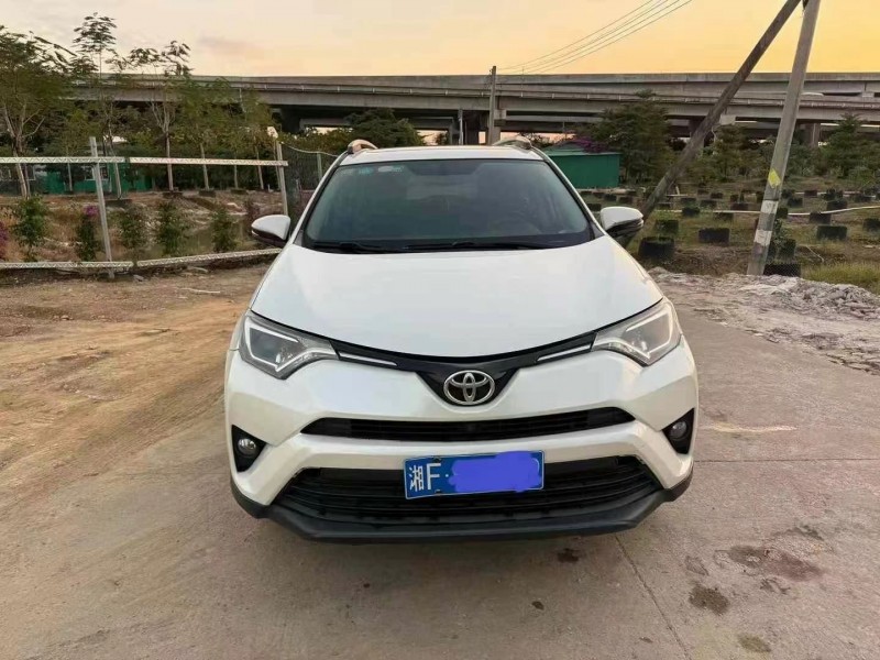 佛山17年丰田RAV4荣放1