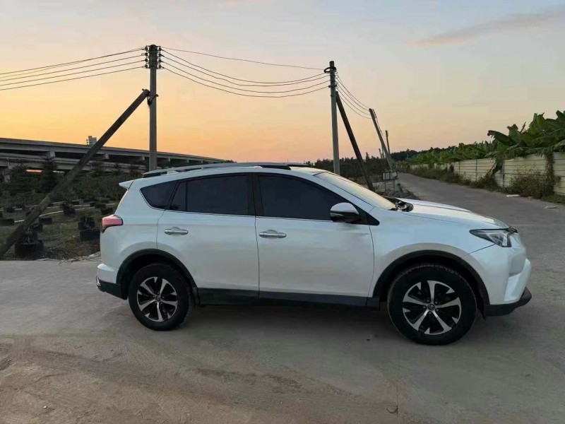 佛山17年丰田RAV4荣放3