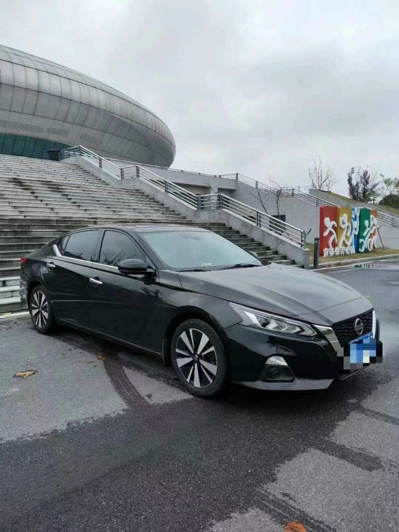 宜春21年日產天籟4
