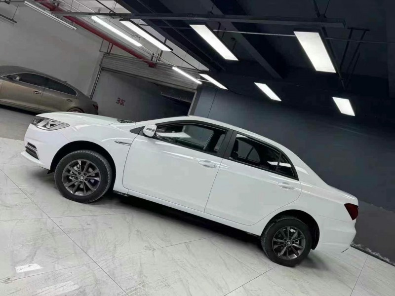 成都23年比亚迪秦3