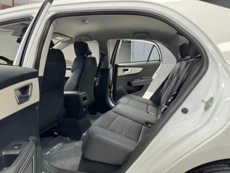 成都23年比亚迪秦8