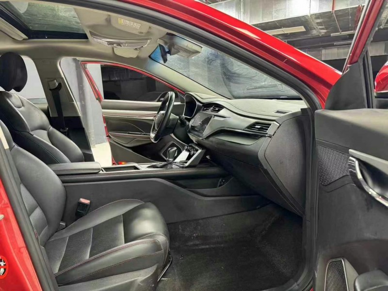 成都19年吉利缤瑞6