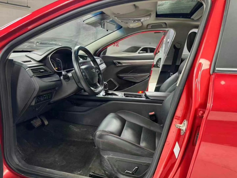 成都19年吉利缤瑞7