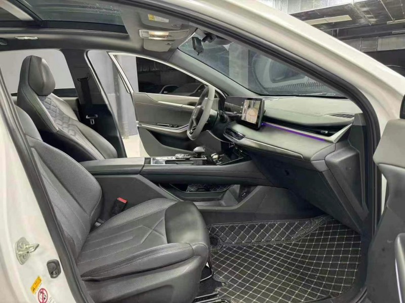 成都23年长安汽车睿骋5