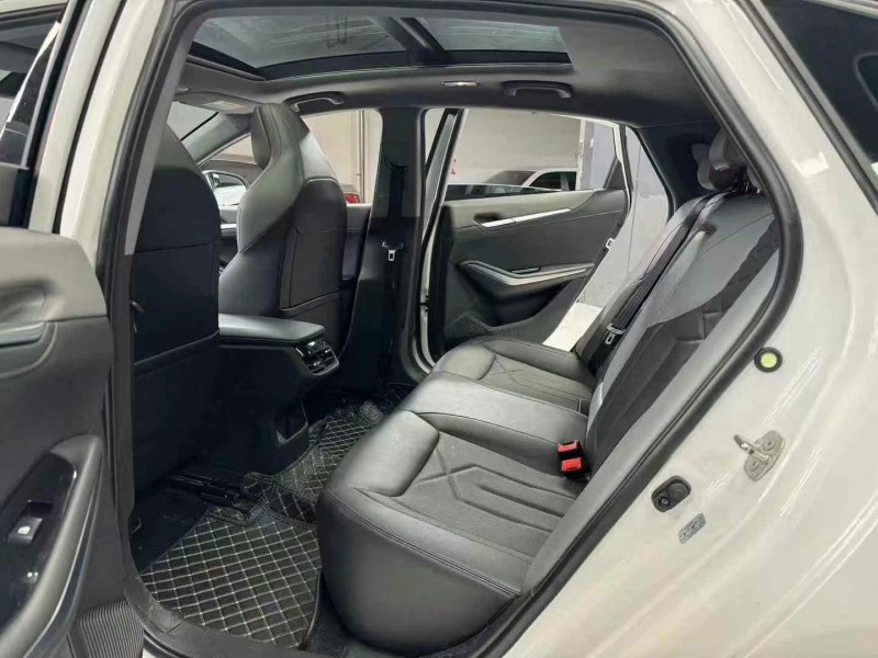 成都23年长安汽车睿骋8