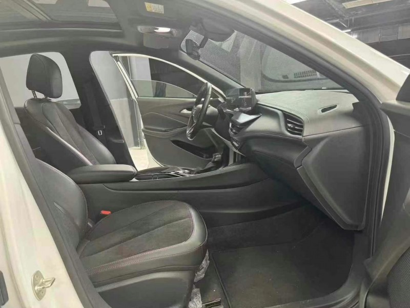 成都23年别克威朗6