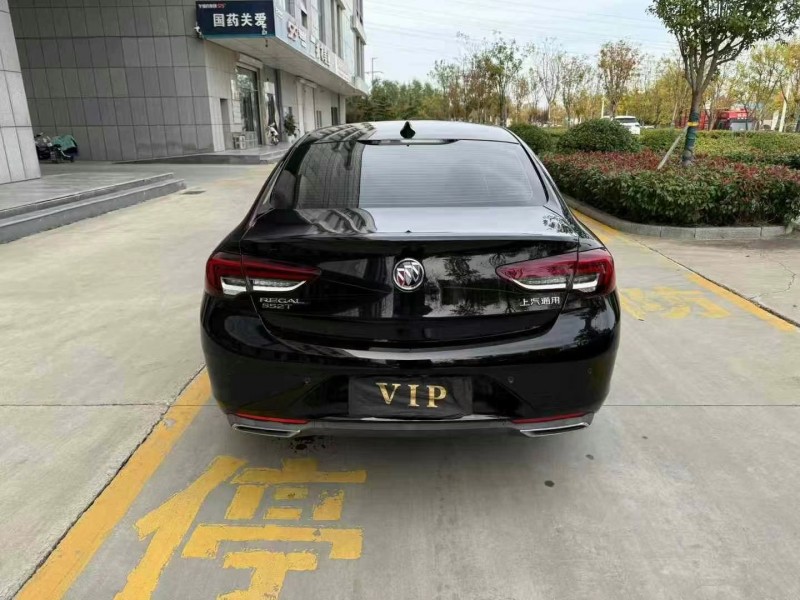 济宁23年别克君威9