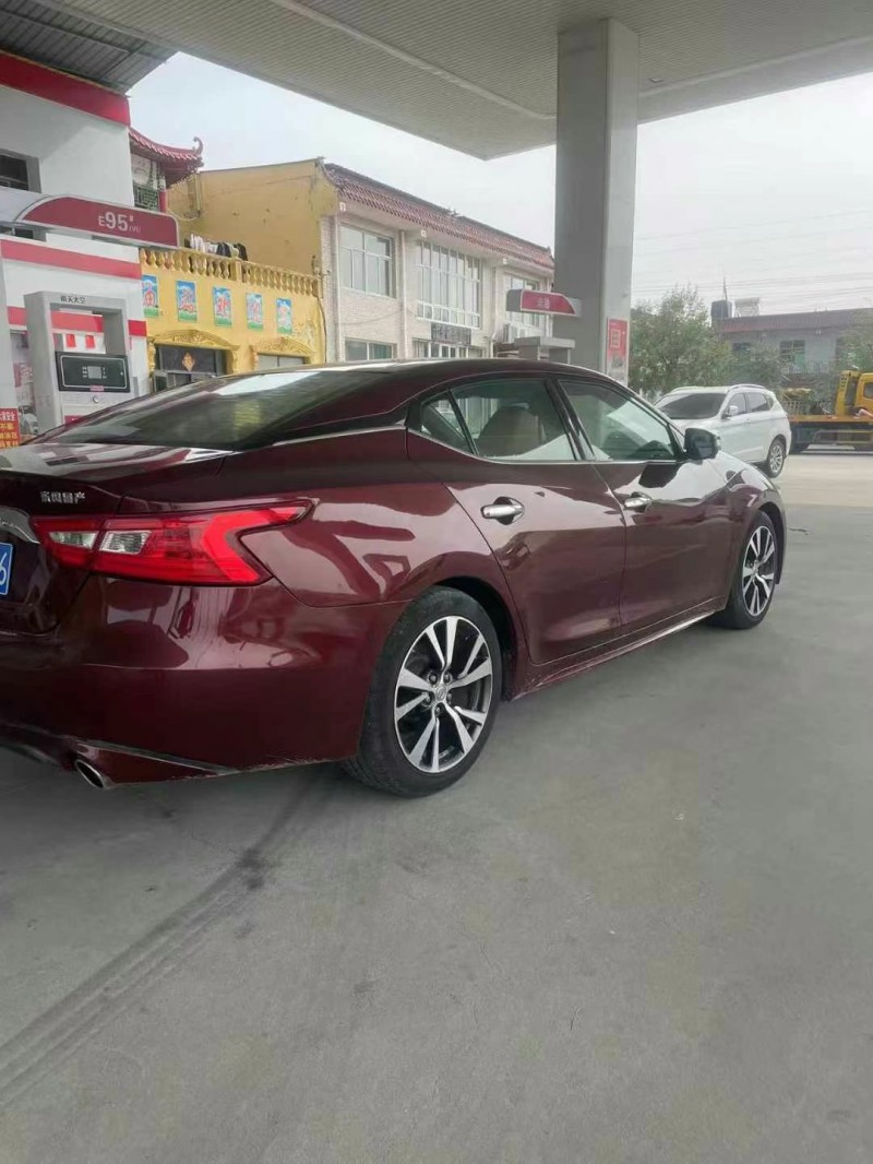 保定16年日产西玛2