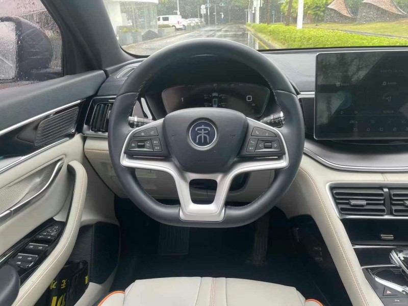 广州23年比亚迪宋8