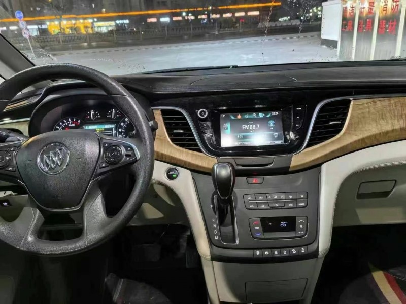 济宁17年别克GL85