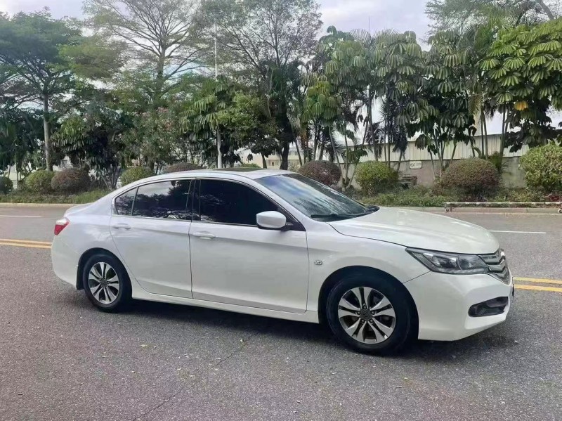 深圳16年本田雅阁2