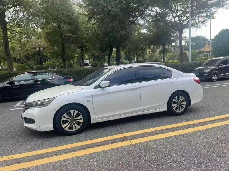 深圳16年本田雅阁3