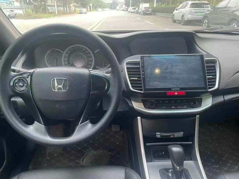 深圳16年本田雅阁4