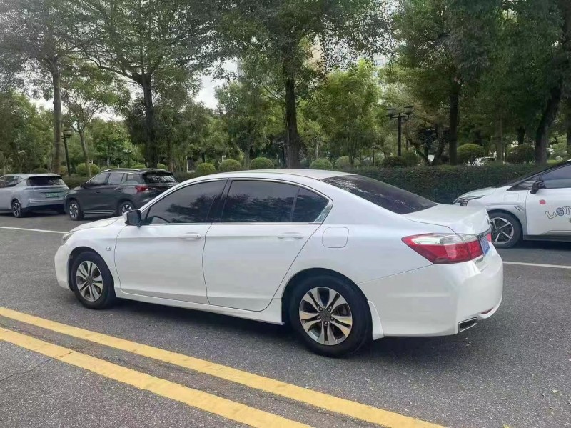 深圳16年本田雅阁8