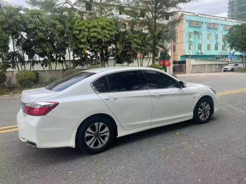 深圳16年本田雅阁9