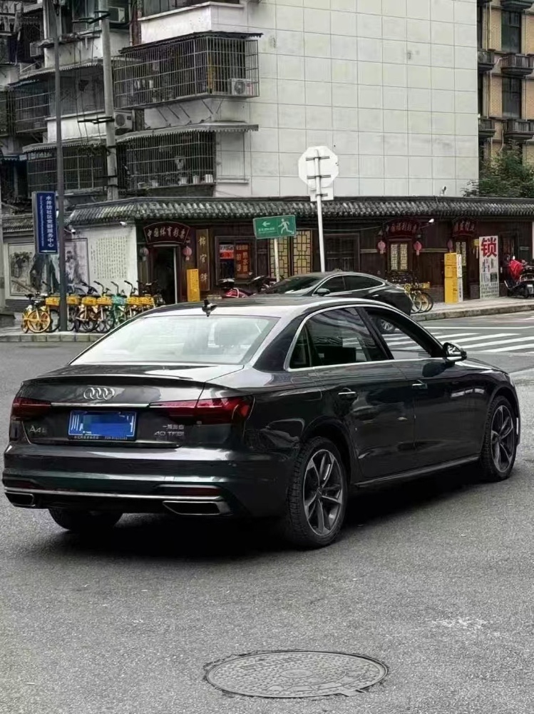 成都21年奧迪A4L6