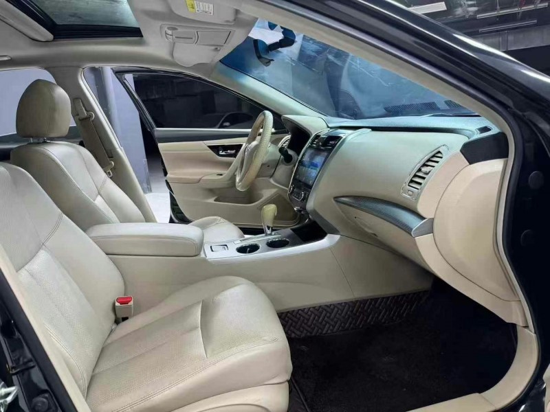 成都18年日产天籁4