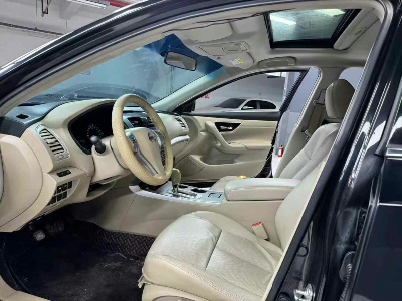 成都18年日产天籁5