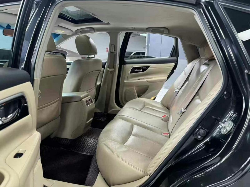 成都18年日产天籁7