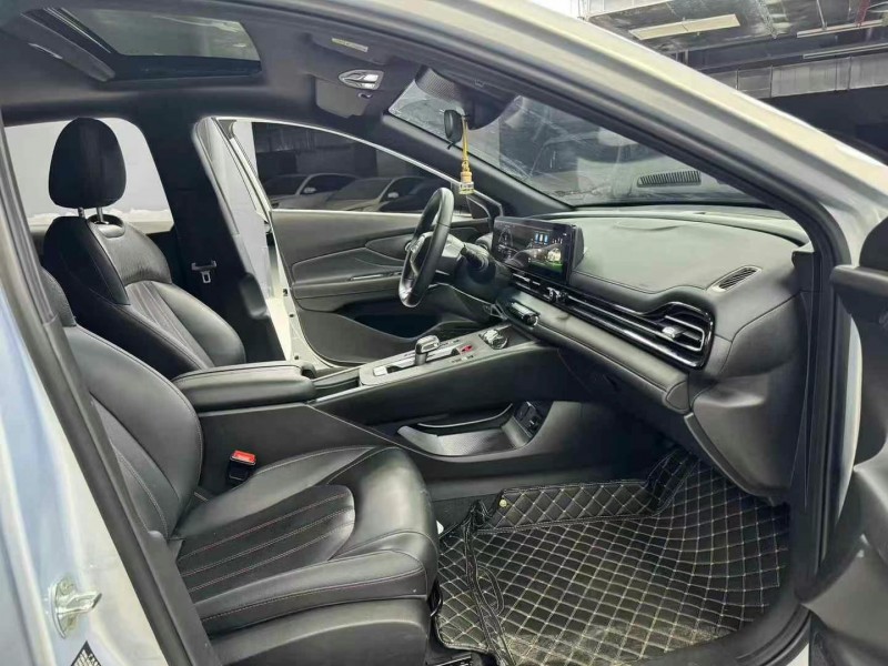 成都24年传祺影豹5